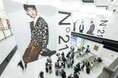 【N21】新人モデルの道休蓮を起用した広告ビジュアルを成田空港にて展開