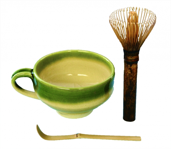 「マグカップ・マドラーdeお茶」 初心者でも抹茶・コーヒーなどが点てられる、マドラー茶筌・茶碗型マグカップ・茶杓のセット。茶筌は生駒の特産品