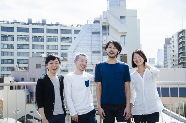 （左から）エンジニア小川、共同代表CTO藤崎、共同代表COO山本、マーケティング大野