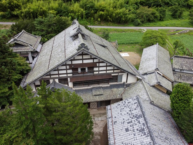 里山に囲まれた国の登録有形文化財Satoyama villa 本陣