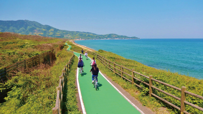 【海辺のサイクリングロード】芦屋海浜公園の観光協会で自転車をレンタルしたら、海を見ながらひたすら走れるサイクリングロー ドへ。