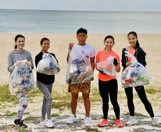 沖縄県社会貢献活動 Fc琉球ビーチサッカーチームと日本ミスコン協会ランニング部 Jmca Run Crew がコラボで北谷の海岸沿いを清掃 株式会社ラナルータのプレスリリース