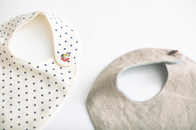 アンティークボタンのついたスタイ 3,000円他 アンティークボタンのついたスタイ 3,000円他