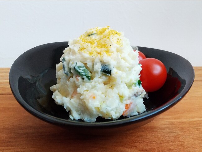 ▲定番のポテサラも、簡単にカレー風味へ変えられる ▲定番のポテサラも、簡単にカレー風味へ変えられる