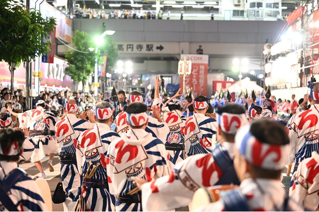 1万人が踊り100万人の歓声が響く東京の夏の風物詩