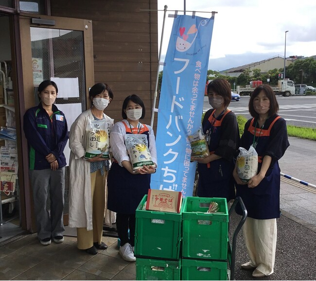 食品は仕分けた後にフードバンクへ寄贈