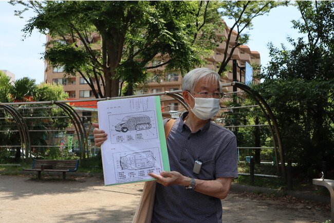 戦跡で当時の状況を説明する東海林さん(2021年) 戦跡で当時の状況を説明する東海林さん(2021年)