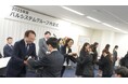 パルシステムグループ内定式 29人へ「理事長イチ!推しパルセット」贈呈