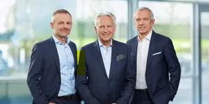 KEBA Group AG 役員 (左から) Andreas Schoberleitner (CFO), Gerhard Luftensteiner (CEO) und Franz Holler (CTO) 