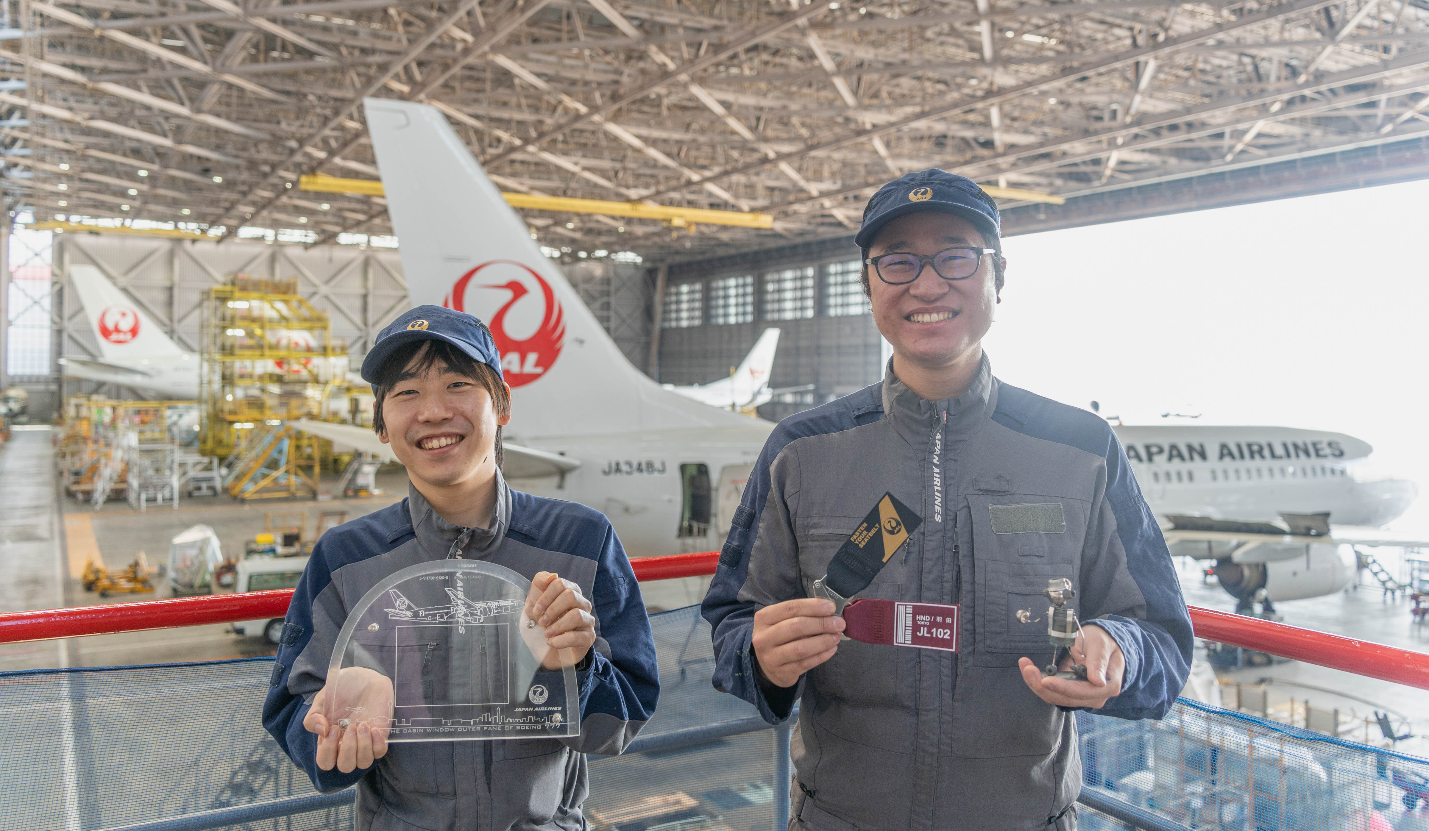 横浜高島屋】飛行機は2度空を旅する！シートベルトやエンジン部品など