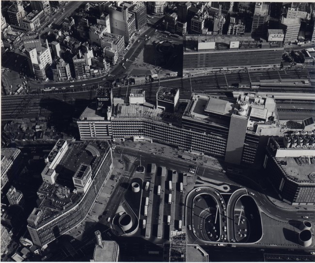 新宿西口広場・地下駐車場（1966年）文化庁国立近現代建築資料館所蔵