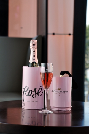 少しだけ早い、春の訪れ。2014年のラッキーアイテム“ロゼ シャンパン