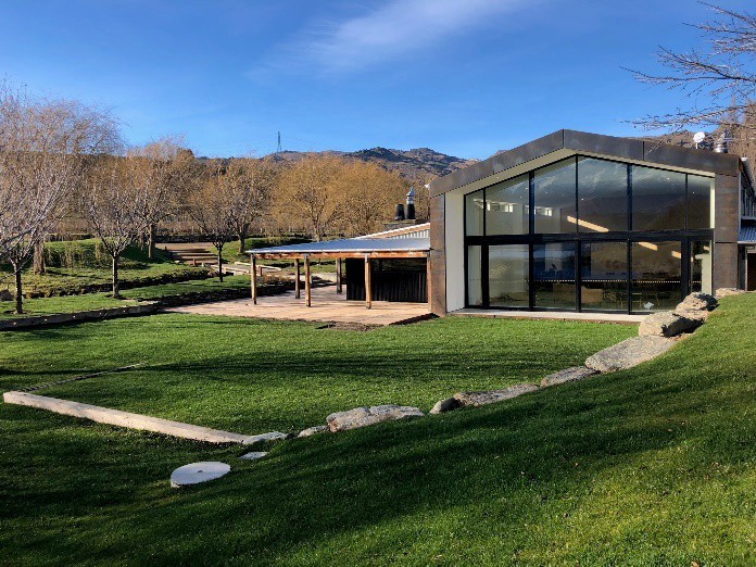 ニュージーランド ワイン「クラウディー ベイ」セントラルオタゴのワイナリーにセラードアがオープン!!｜MHD モエ ヘネシー ディアジオ株式会社のプレスリリース