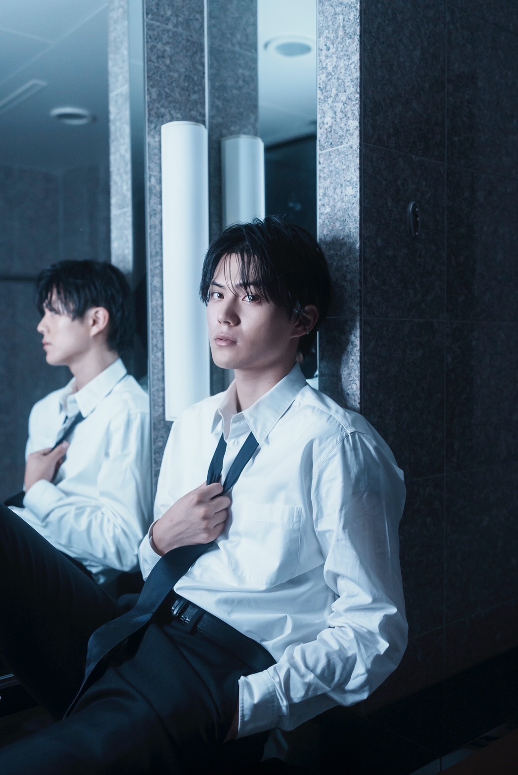 若手NO.1俳優 簡秀吉が初のカレンダーを発売！デート服に浴衣、スーツ