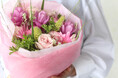 今月はどんな花? 毎月花と色が変わる「誕生日ブーケ」を『花時間マルシェ』にて発売開始!