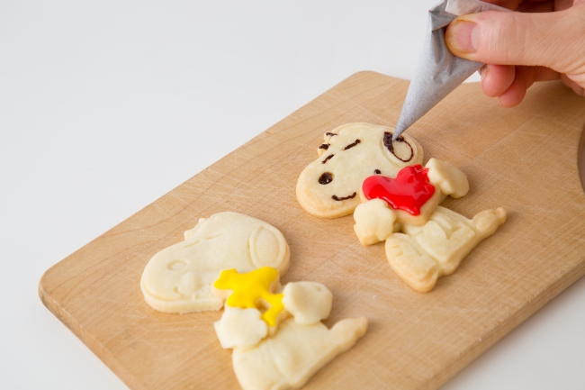クッキー型つき Snoopyのぎゅっとハグクッキーbook が12月18日 月 に発売 株式会社kadokawaのプレスリリース
