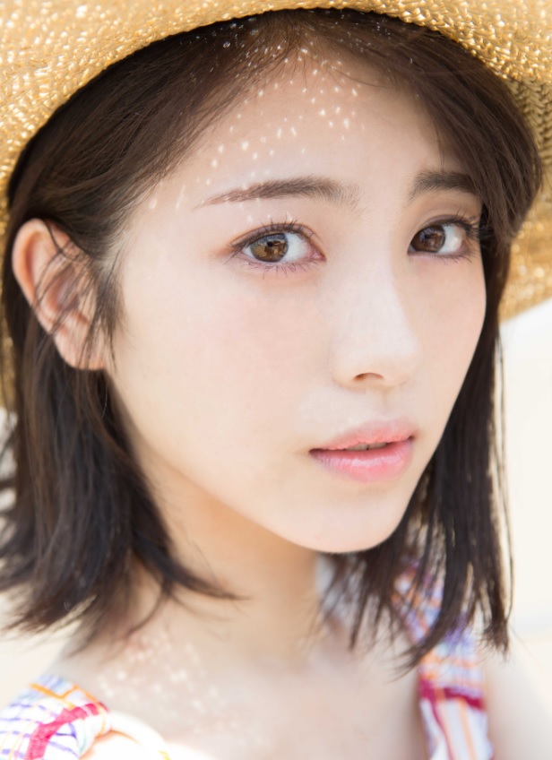 浜辺美波、きらめく“高校生最後の夏”を収めた2019年彩るカレンダー