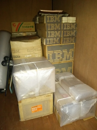 初代IBM PCの保管されていた倉庫のようす。