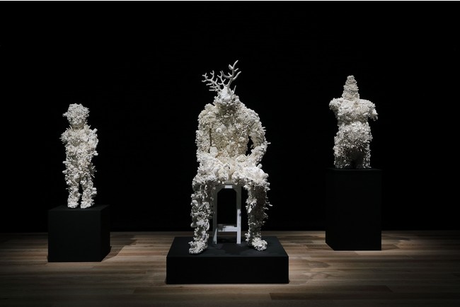 Dysbiotica 2020 磁器土、FRP  撮影Kei Miyajima ©Ken + Julia Yonetani Courtesy of the Artists and Mizuma Art Gallery