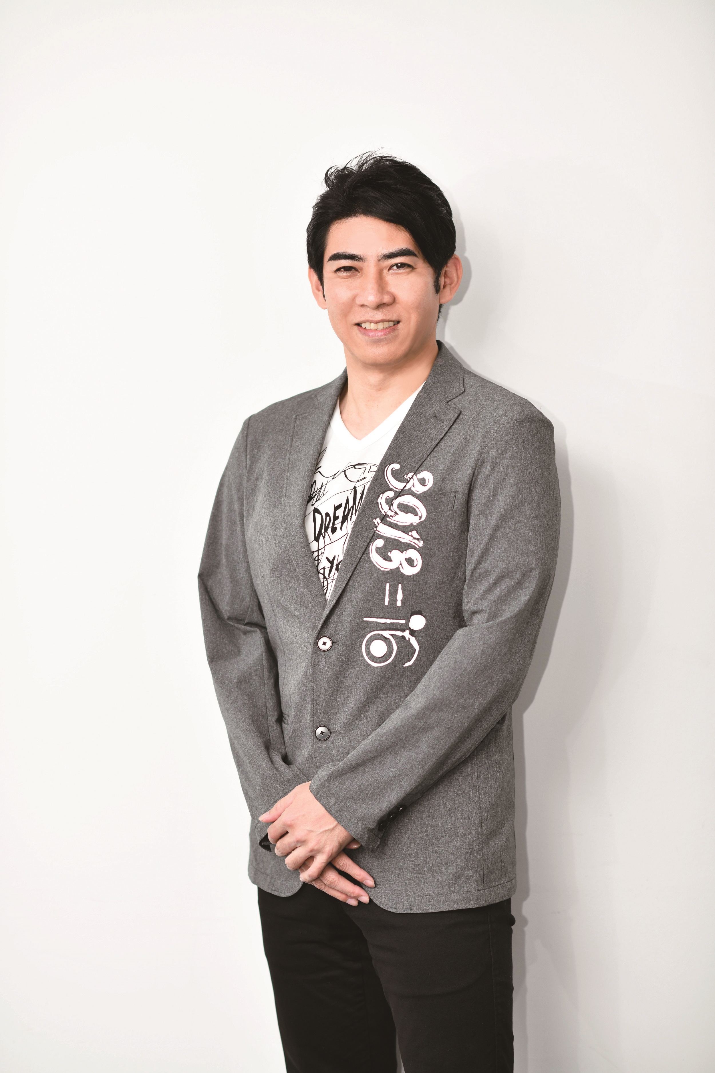 突然ですが占ってもいいですか ほかバラエティー番組で話題 シウマ さん待望の新刊は 数字 色 方位 で簡単に運気を上げる開運法を伝授 株式会社kadokawaのプレスリリース