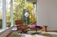 【Herman Miller】張地に竹由来の新素材を使用したEames Lounge Chair and Ottoman Bambooが登場