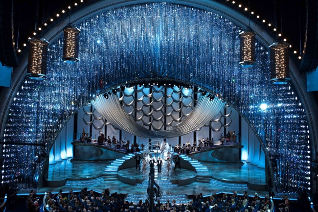 Curtain for the 2010 Oscars with more than 100,000 crystals, designed by David Rockwell. © A.M.P.A.S