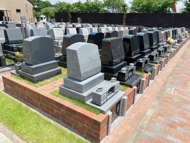 1.5mテラス墓所は、5年ごとに契約更新し、契約しない場合は永代供養墓に遺骨を移して合祀します。