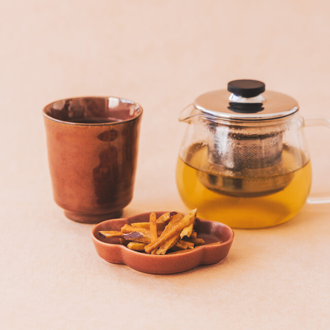 お好みで選べる特製のお茶、お茶請けが付いたセットもご用意しています お好みで選べる特製のお茶、お茶請けが付いたセットもご用意しています