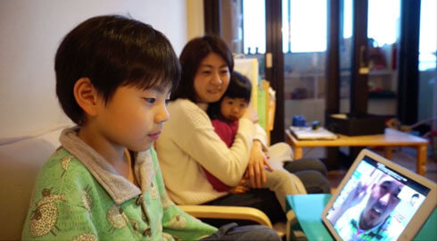 お子様の英語レッスン受講風景