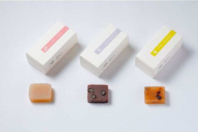 (左)“火酒羹”(ウイスキーかん)、(中央)“加加阿羹”(カカオかん)、(右)“しょう(將冠に香)果羹”(しょうかかん) (左)“火酒羹”(ウイスキーかん)、(中央)“加加阿羹”(カカオかん)、(右)“しょう(將冠に香)果羹”(しょうかかん)