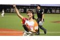 矢吹奈子さんが始球式に登場！『スキマのすきぴ。』ユニフォーム姿で華麗な一球を披露