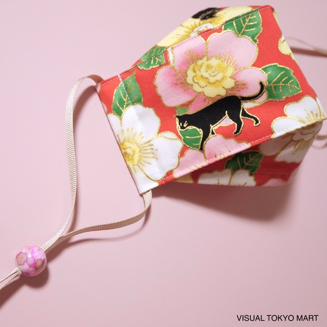 黒猫モチーフの和柄マスク。