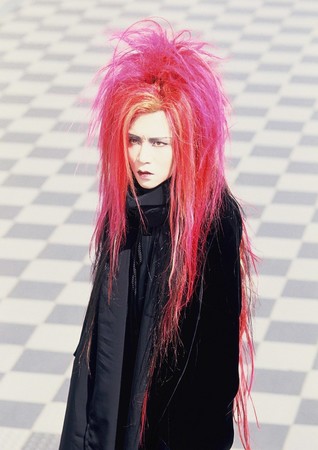 X Japanのhideとソロアーティストhideのアーカイヴブック Hide Hide が幻の映像作 セス エ ホルス をdvd付録に刊行決定 限定tシャツも同時発売 12月25日より受付開始 有限会社アセットのプレスリリース