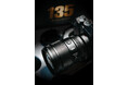 背景を大きく整理し、主役を美しく引き立てる。七工匠 7Artisans「MAX AF 135mm F1.8」ソニーEマウント用を発売