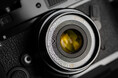 使い込むほど真鍮が覗く。光とともに“育てる”35mmレンズ、Thypoch「Ksana」35mm f/2 ASPH. ブラックペイント販売開始