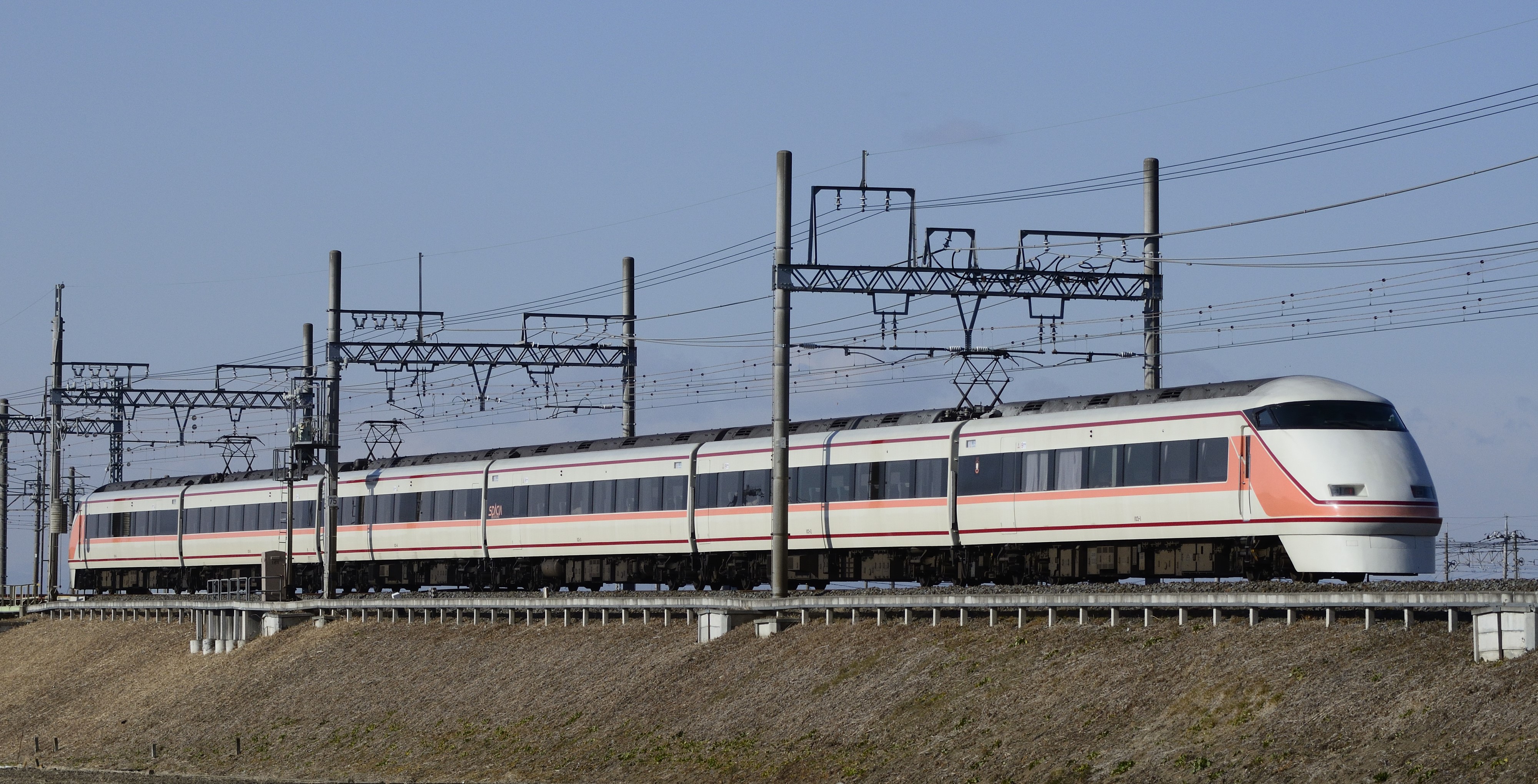 東武トップツアーズ 東武鉄道100系スペーシア リバイバルカラー車両 で行く鉄道お買い物ツアーを販売 東武トップツアーズ株式会社のプレスリリース