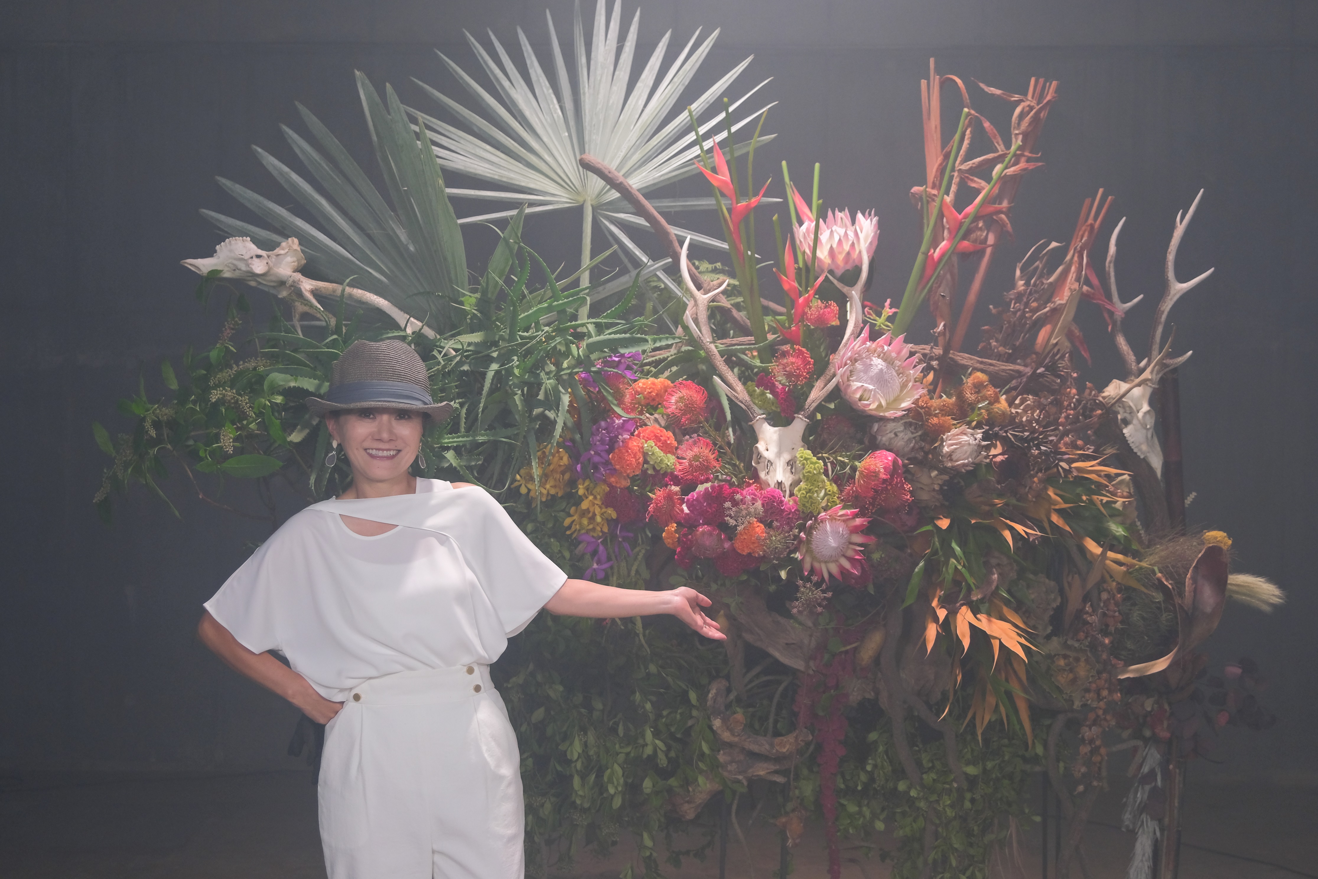 花はもっと 自由でいい フラワーアーティストtakai Yoshiko 舞台監督 新倉アレックスヴォーレン大助 初のオンラインストア Flor Libre Pvを公開 株式会社trescoのプレスリリース