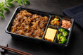 関内『神戸牛焼肉 當麻』の本物の味を、どこでも。「第3回 日本ロケ弁大賞」金賞・業界賞ダブル受賞の「三代目玄KURO」が夢のコラボ特製弁当を販売