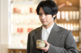 俳優 赤楚衛二さん出演のスペシャルムービー3種を公開。初のショップクルーズやインタビュー、“香りソムリエ”も