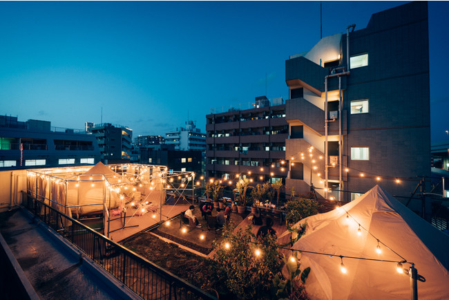 横浜 石川町のゲストハウス ヨコハマホステルヴィレッジ の屋上プライベートガーデンがグランピング テントを設置した Beanstalk ビーンストーク としてリニューアル コトラボ合同会社のプレスリリース