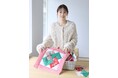 北川景子さんが人気手芸雑誌「コットンタイム」11月号（10/７発売）連載で、クリスマスカラーのキルトのタペストリーを製作。「家族のテーブルからいちばんよく見えるところに飾ります！」