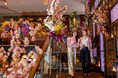 フォトジェニックな春体験!「THE LIVELY 福岡博多」にて花見気分を楽しめるフラワーアートがホテルロビーに登場。宿泊者以外も楽しめる、食とアートを満喫する春限定企画を開催中
