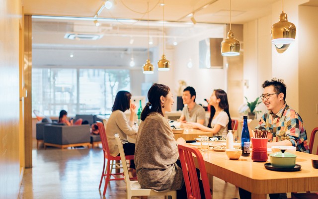 Hotel Graphy Nezuで観客交流型の映画館 Social Cinema を開催映画のストーリーにちなんで観客同士が料理を作る体験型の上映会 株式会社 グローバルエージェンツのプレスリリース Hotel Graphy Nezuで観客交流型の映画館 Social Cinema を開催映画のストーリーにちなんで観客同士が料理を作る体験型の上映会 株式会社 グローバルエージェンツのプレスリリース