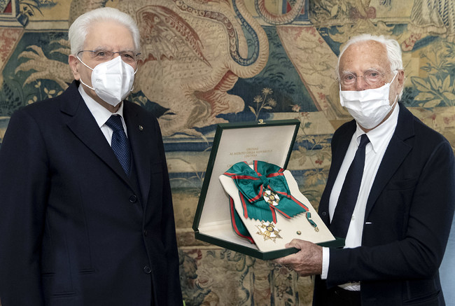 向かって左：イタリア共和国セルジョ・マッタレッラ大統領　右：ジョルジオ・アルマーニ