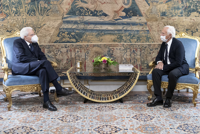 向かって左：イタリア共和国セルジョ・マッタレッラ大統領　右：ジョルジオ・アルマーニ
