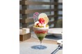 【アルマーニ / カフェ 表参道】春の訪れを味わう、4月限定「春色桜、いちご抹茶パフェ」
