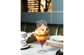 【アルマーニ / カフェ 表参道】冬の果実とスパイスが奏でる、華やかなハーモニー 12月限定「洋梨 ミックスベリー アーモンドのパフェ」