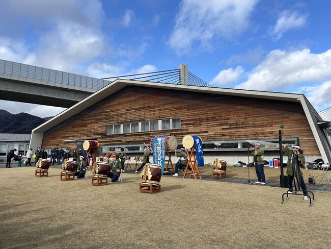 四日市諏訪太鼓の演奏の様子