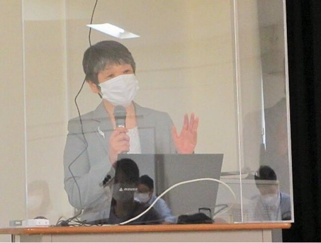 開講式であいさつする監修教員の多田宏子教授