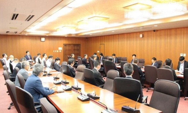 それぞれの取り組みを聞く関係者 それぞれの取り組みを聞く関係者